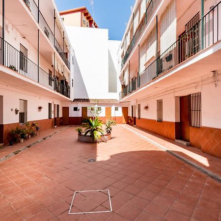 Holi-Rent Salado Apartment Sevilla Bagian luar foto