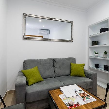 Holi-Rent Salado Apartment Sevilla Bagian luar foto