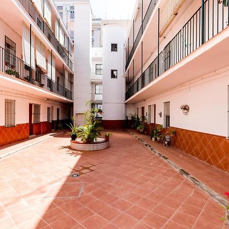 Holi-Rent Salado Apartment Sevilla Bagian luar foto