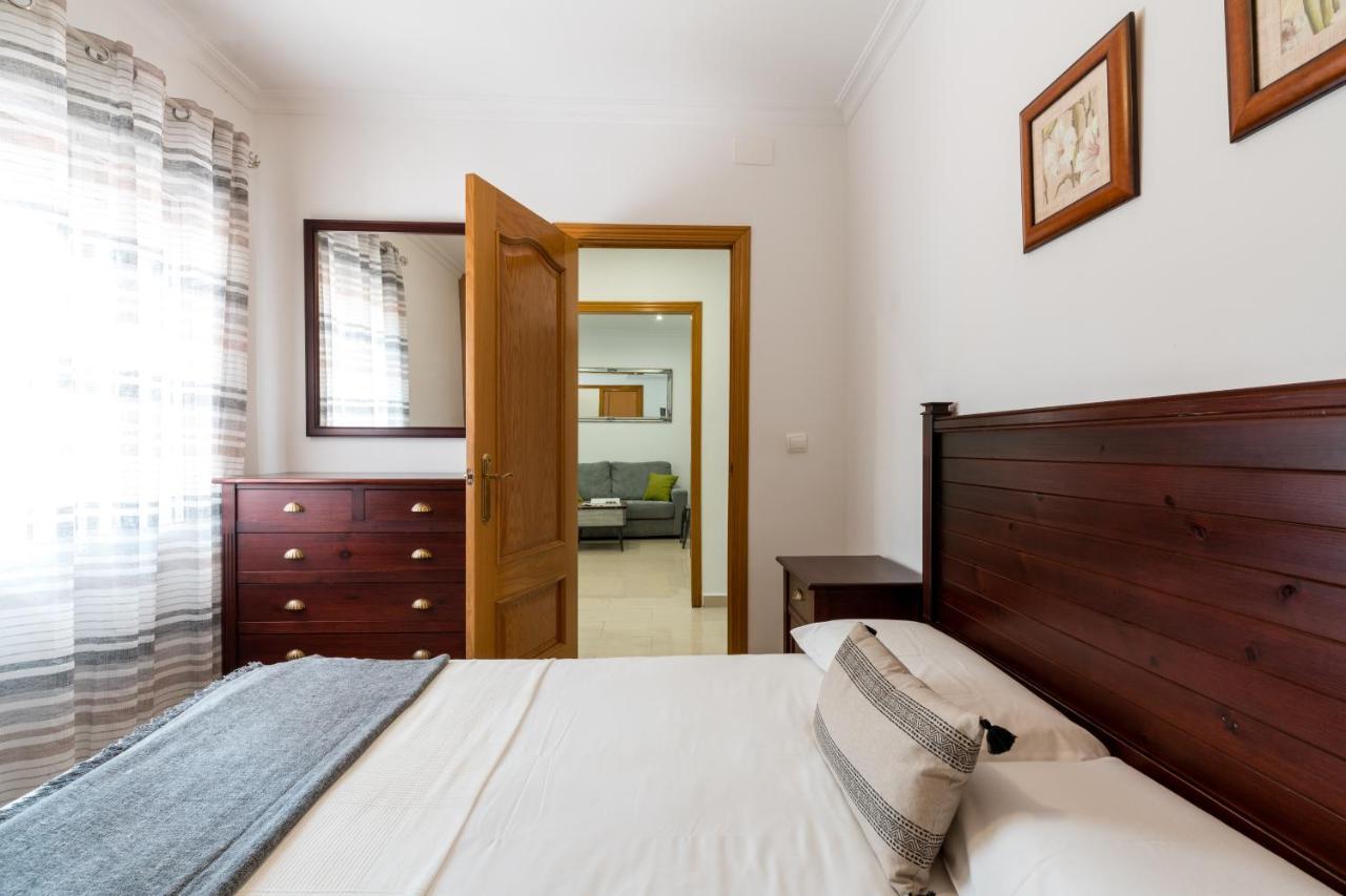 Holi-Rent Salado Apartment Sevilla Bagian luar foto