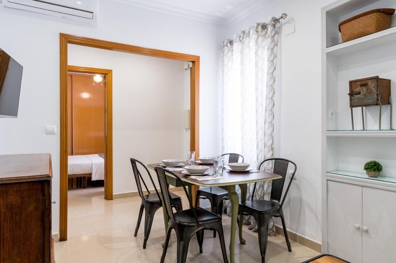 Holi-Rent Salado Apartment Sevilla Bagian luar foto