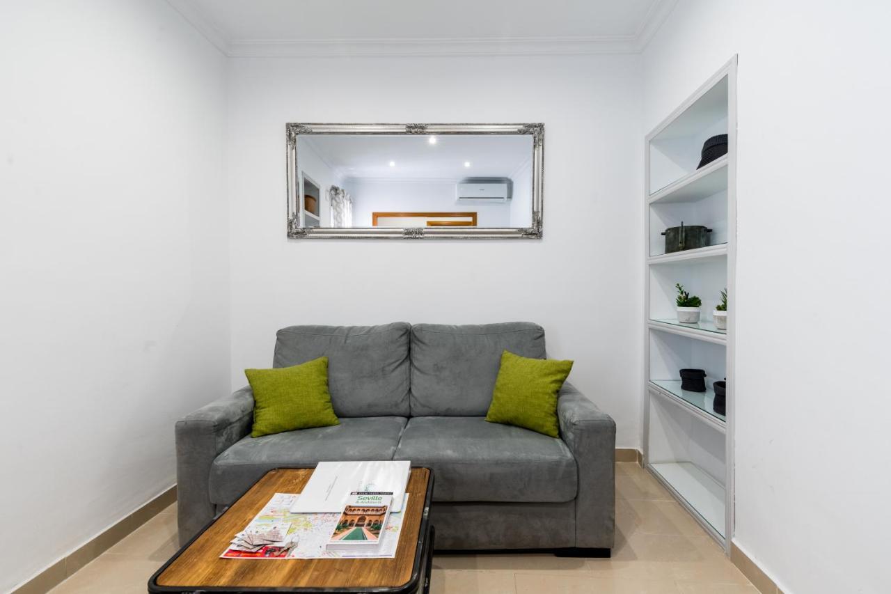 Holi-Rent Salado Apartment Sevilla Bagian luar foto