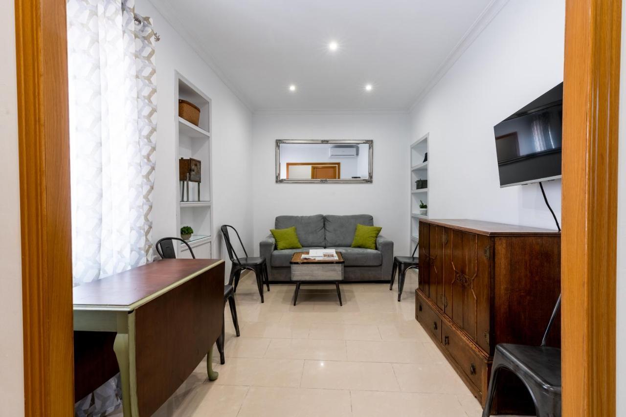 Holi-Rent Salado Apartment Sevilla Bagian luar foto