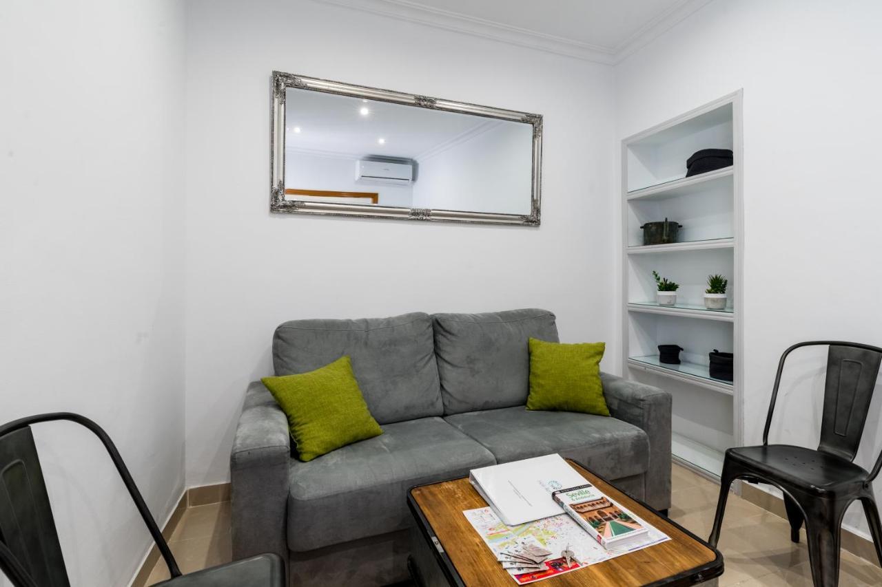 Holi-Rent Salado Apartment Sevilla Bagian luar foto