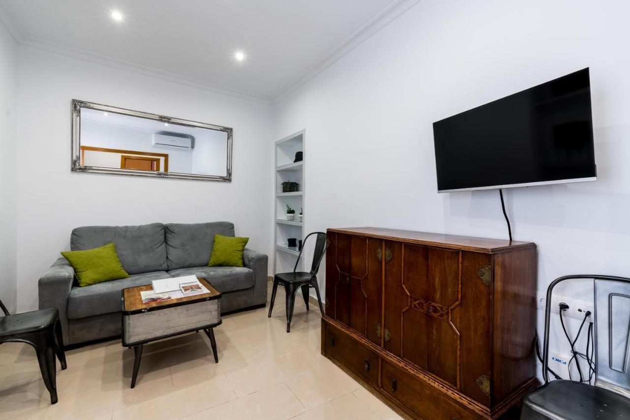 Holi-Rent Salado Apartment Sevilla Bagian luar foto