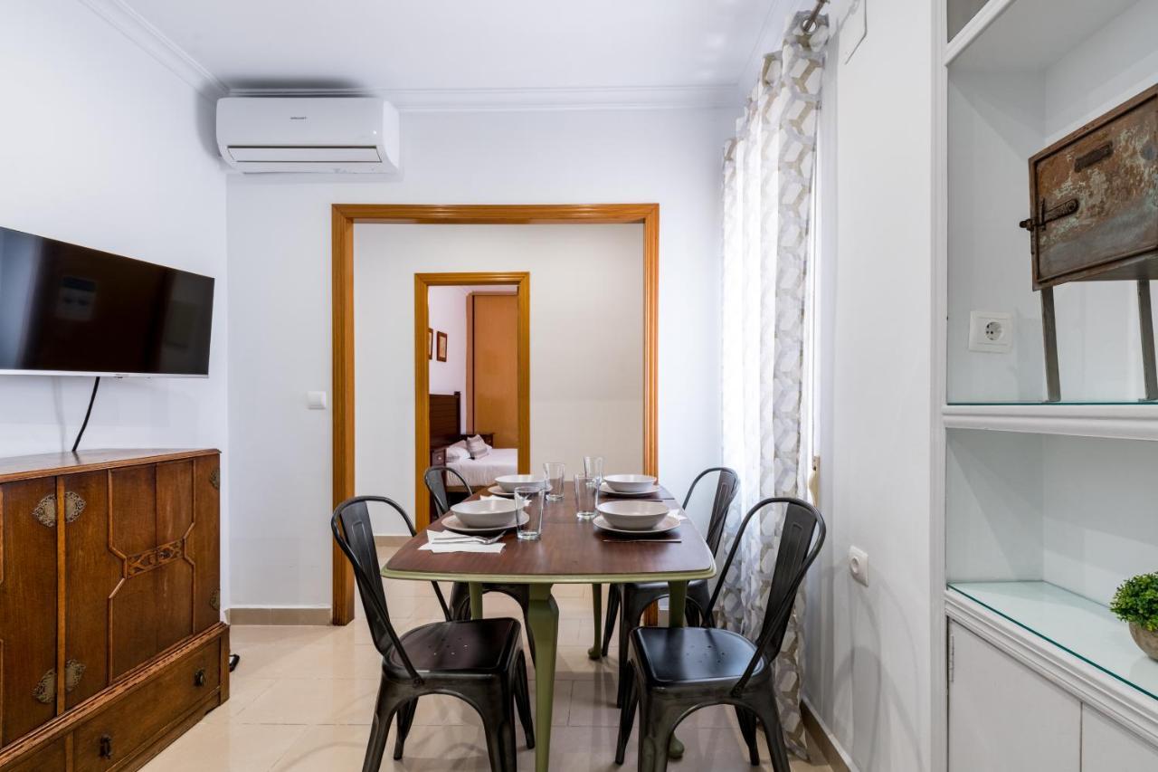 Holi-Rent Salado Apartment Sevilla Bagian luar foto