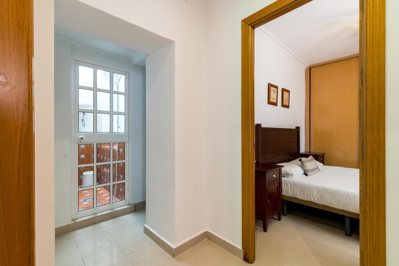 Holi-Rent Salado Apartment Sevilla Bagian luar foto