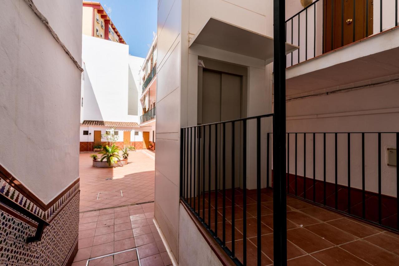 Holi-Rent Salado Apartment Sevilla Bagian luar foto