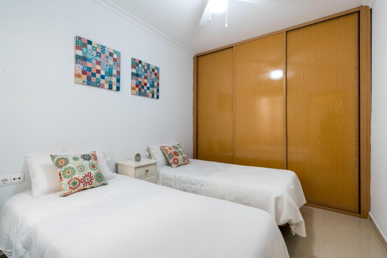 Holi-Rent Salado Apartment Sevilla Bagian luar foto