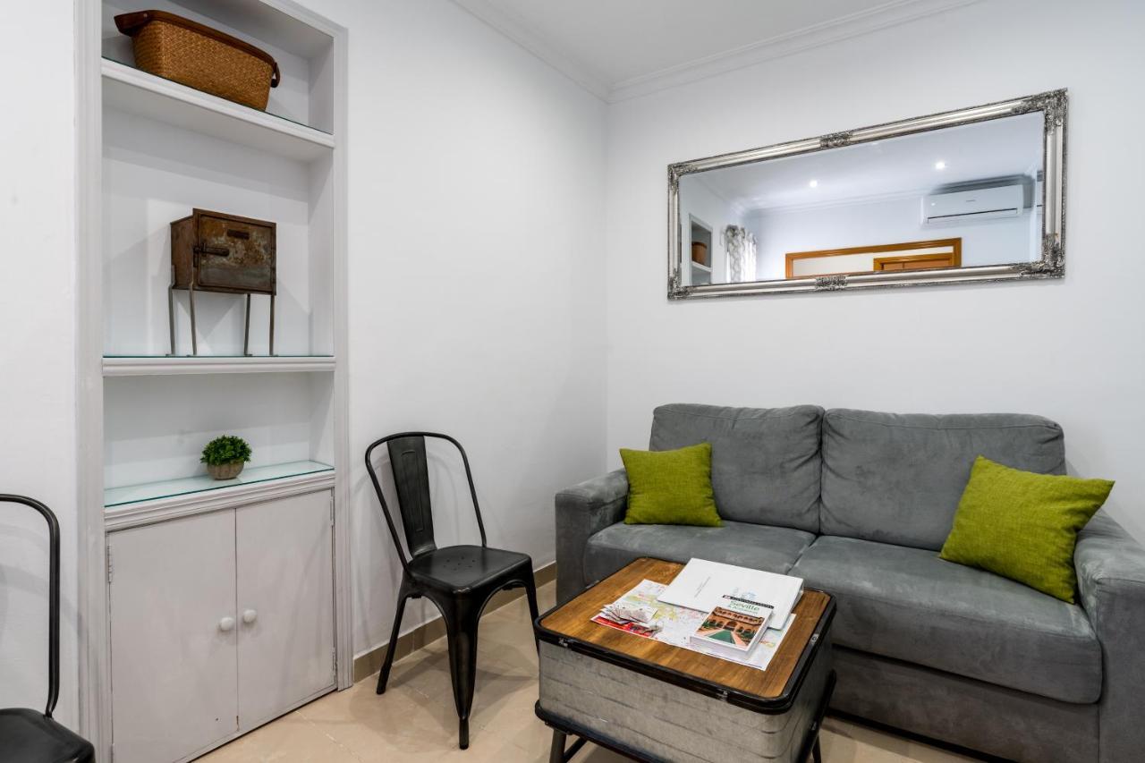 Holi-Rent Salado Apartment Sevilla Bagian luar foto