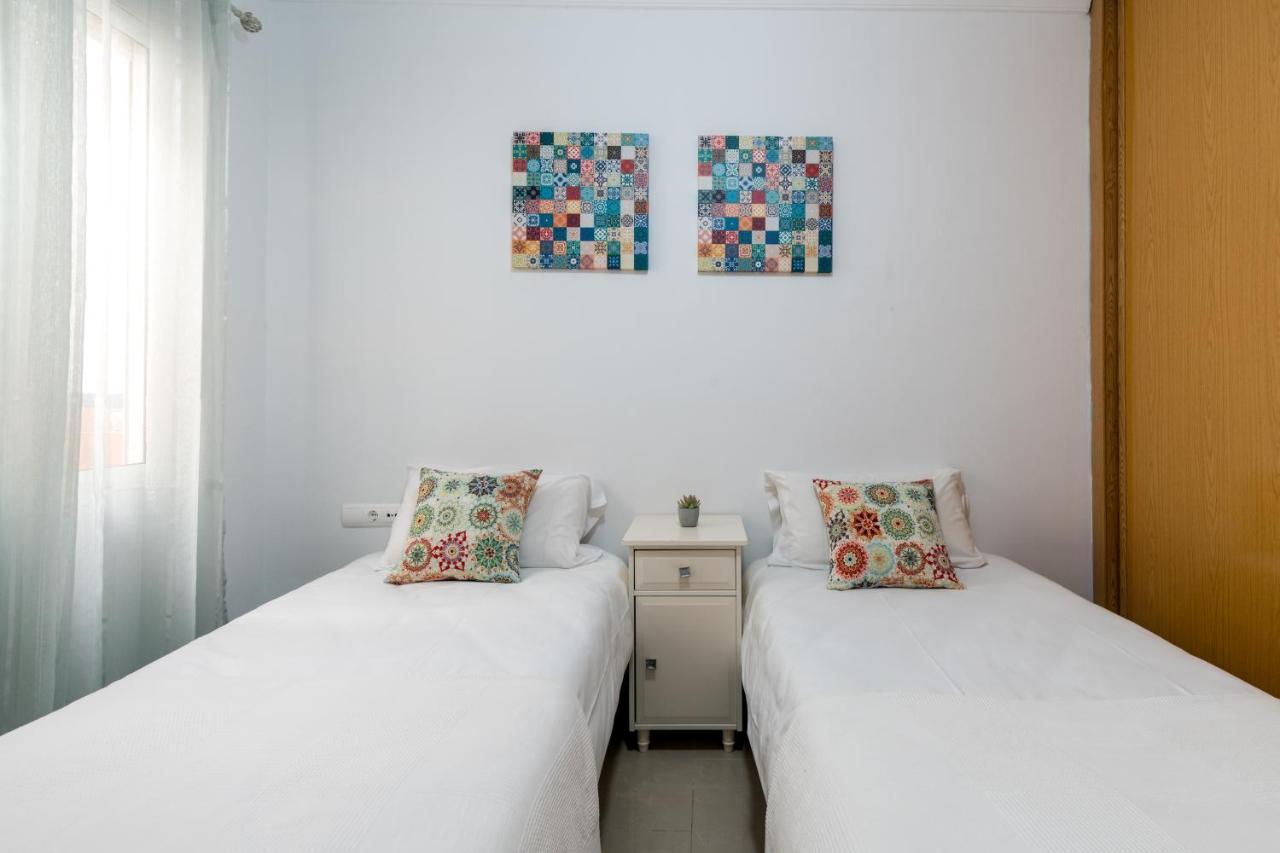 Holi-Rent Salado Apartment Sevilla Bagian luar foto