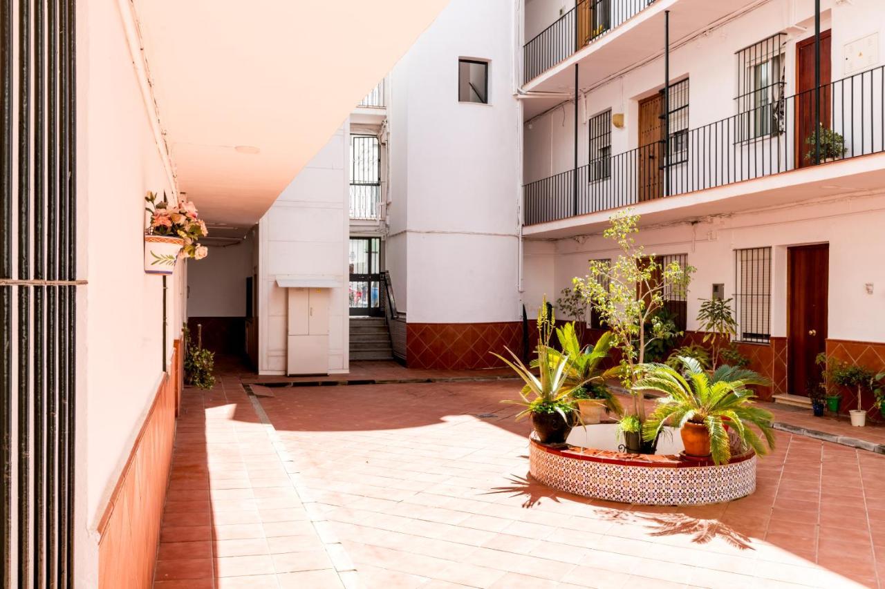 Holi-Rent Salado Apartment Sevilla Bagian luar foto