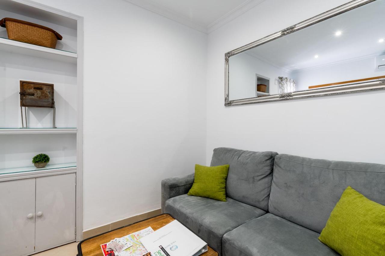 Holi-Rent Salado Apartment Sevilla Bagian luar foto