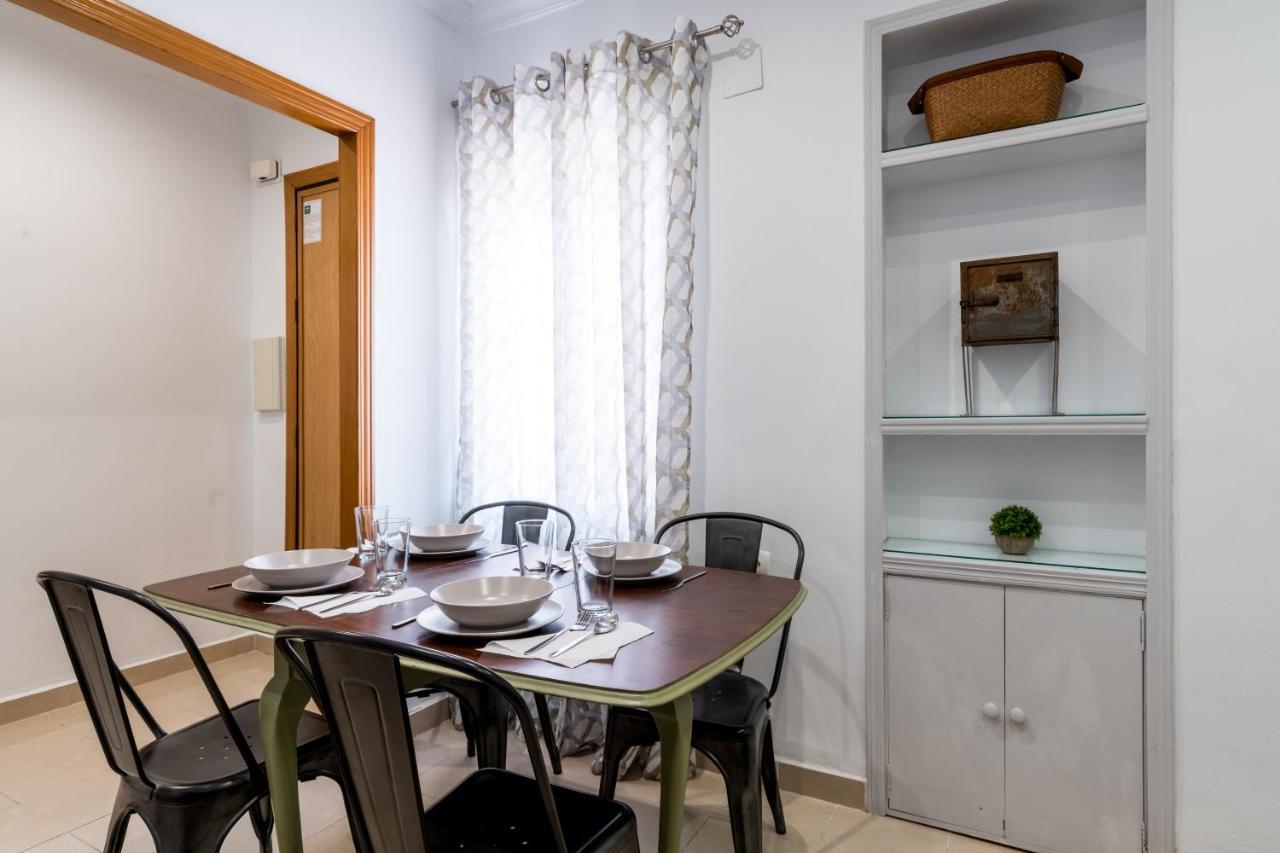 Holi-Rent Salado Apartment Sevilla Bagian luar foto