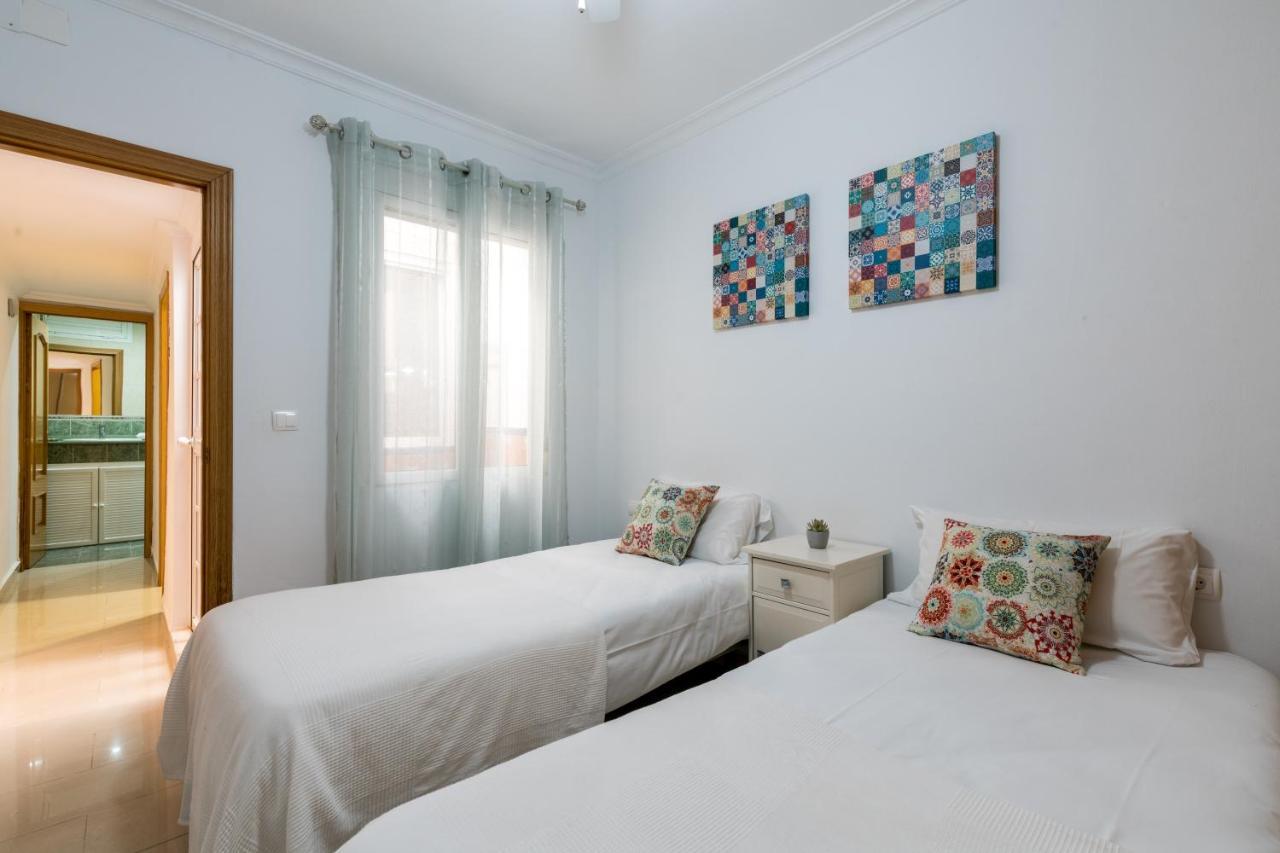 Holi-Rent Salado Apartment Sevilla Bagian luar foto