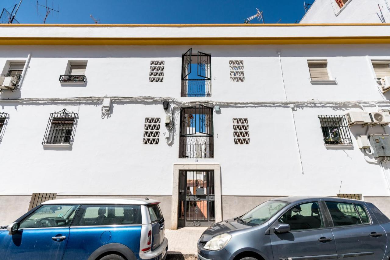 Holi-Rent Salado Apartment Sevilla Bagian luar foto